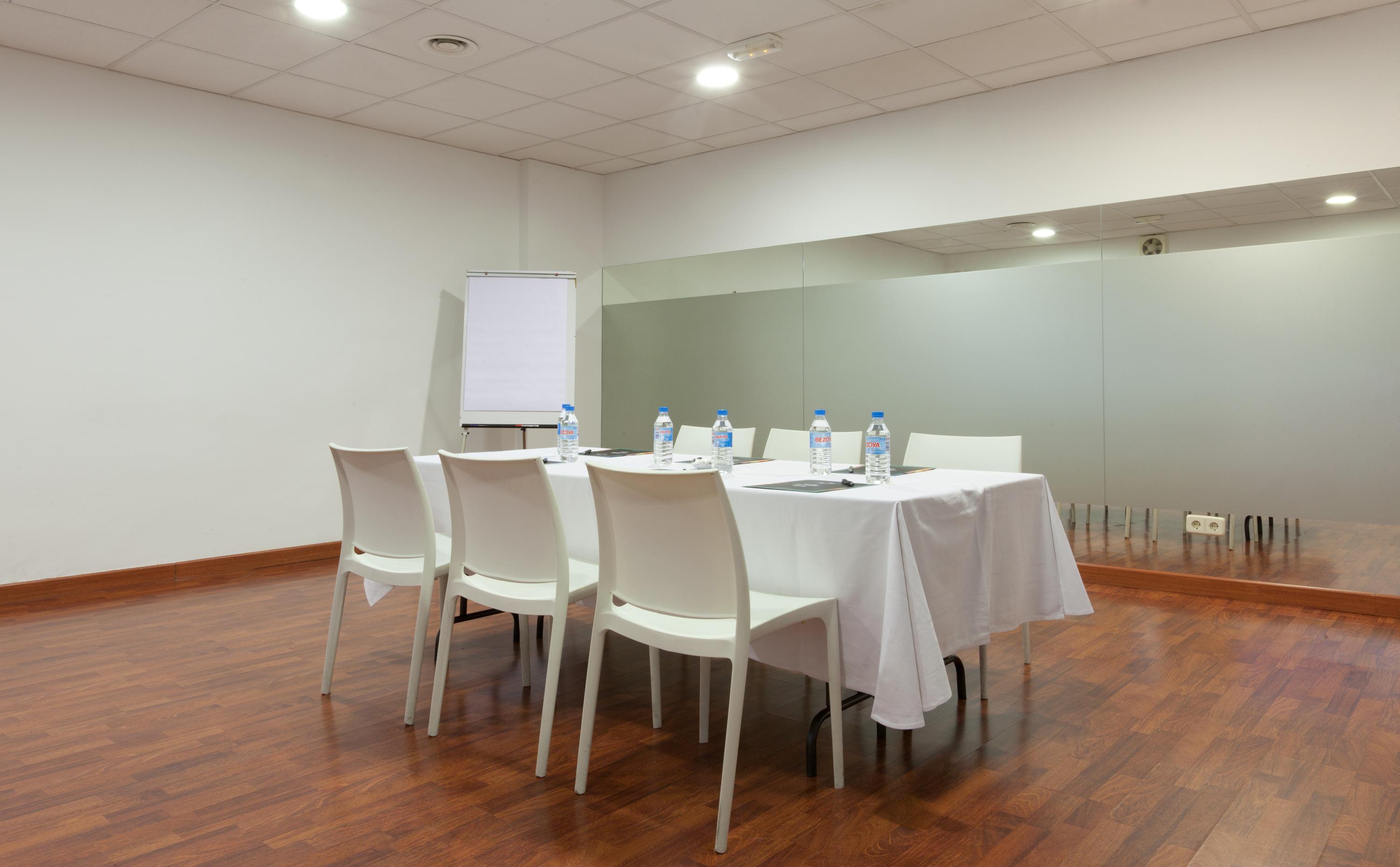 Senator Barajas Hotel Madrid Eksteriør billede Meeting room