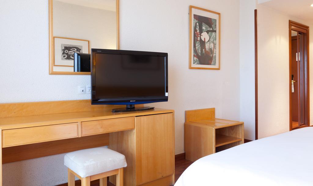 Senator Barajas Hotel Madrid Eksteriør billede