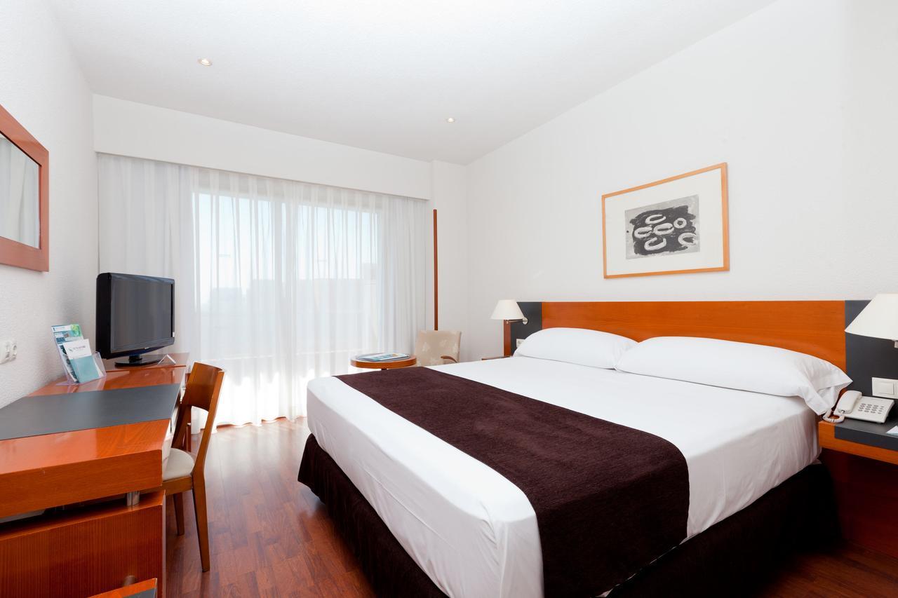 Senator Barajas Hotel Madrid Eksteriør billede