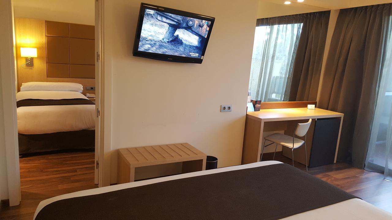Senator Barajas Hotel Madrid Eksteriør billede Room at the hotel